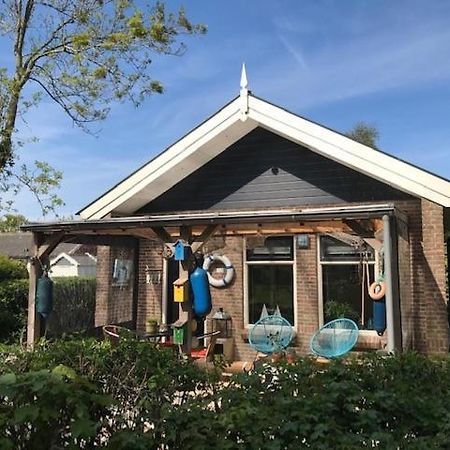Bellemare Bungalow Lauwersmeer Mit Ueberdachte Veranda Und Eingezaeuntem Garten Anjum Exteriör bild